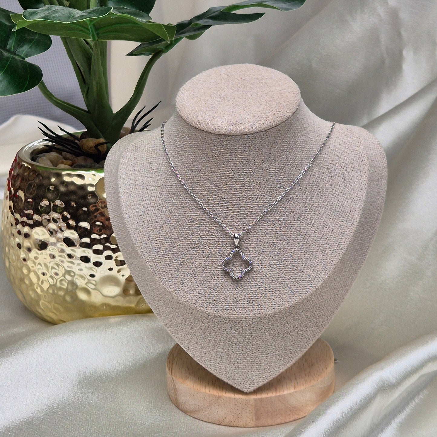 Dream Clover Necklace ~ Gold / Silver
