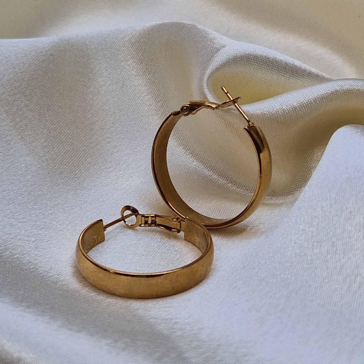 Liara Hoop Earrings ~ Gold