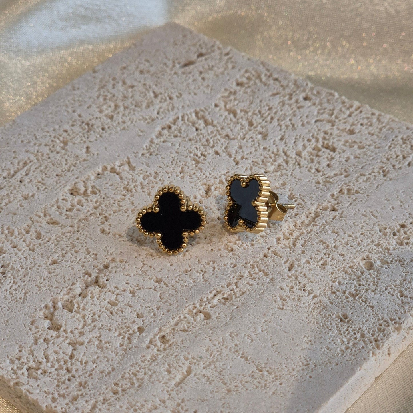 Clover Stud Earrings - Black / White