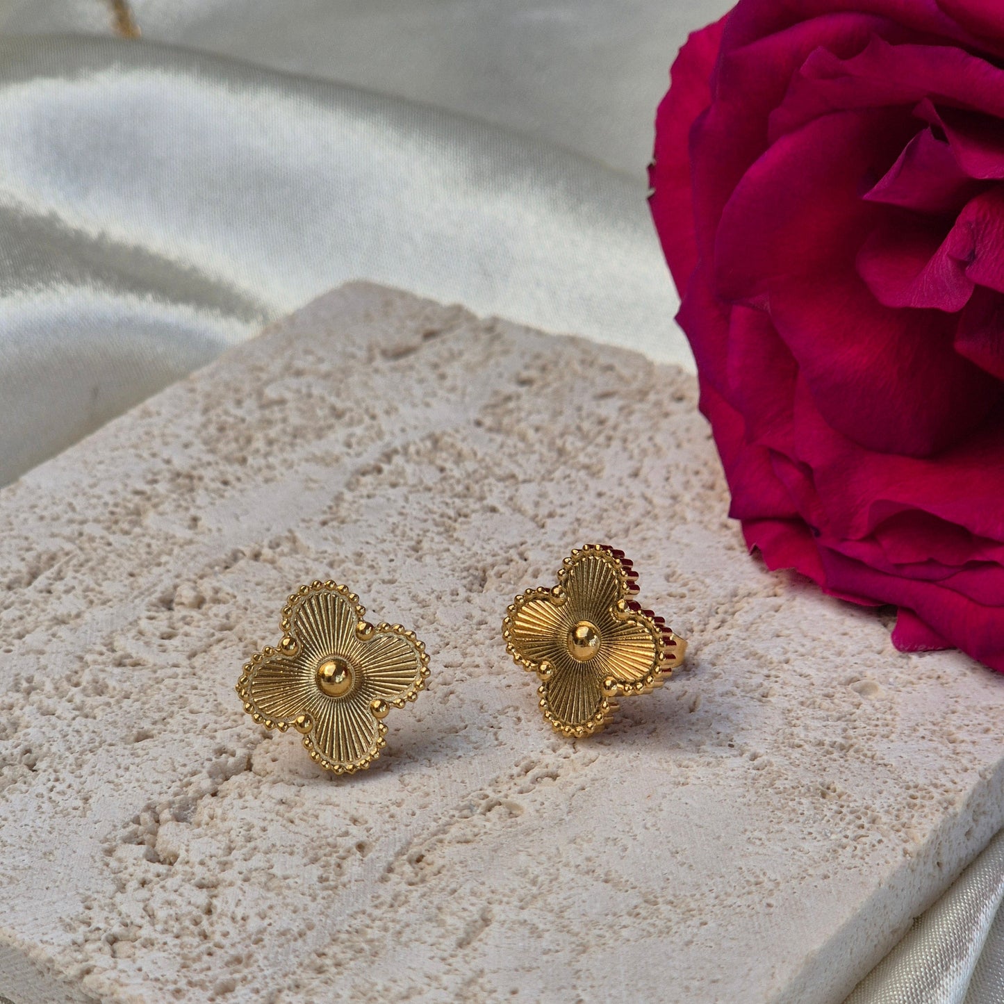 Clover Necklace ~ Gold