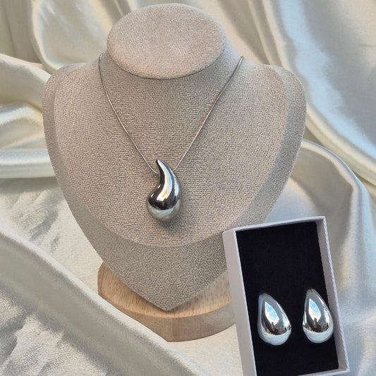 Teardrop Necklace ~ Gold / Silver