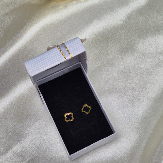 Dream Clover Stud Earrings ~ Gold